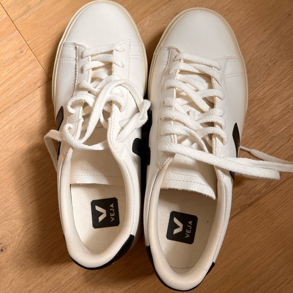 Campo Veja Sneaker / White and Black - Picture 3 of 5